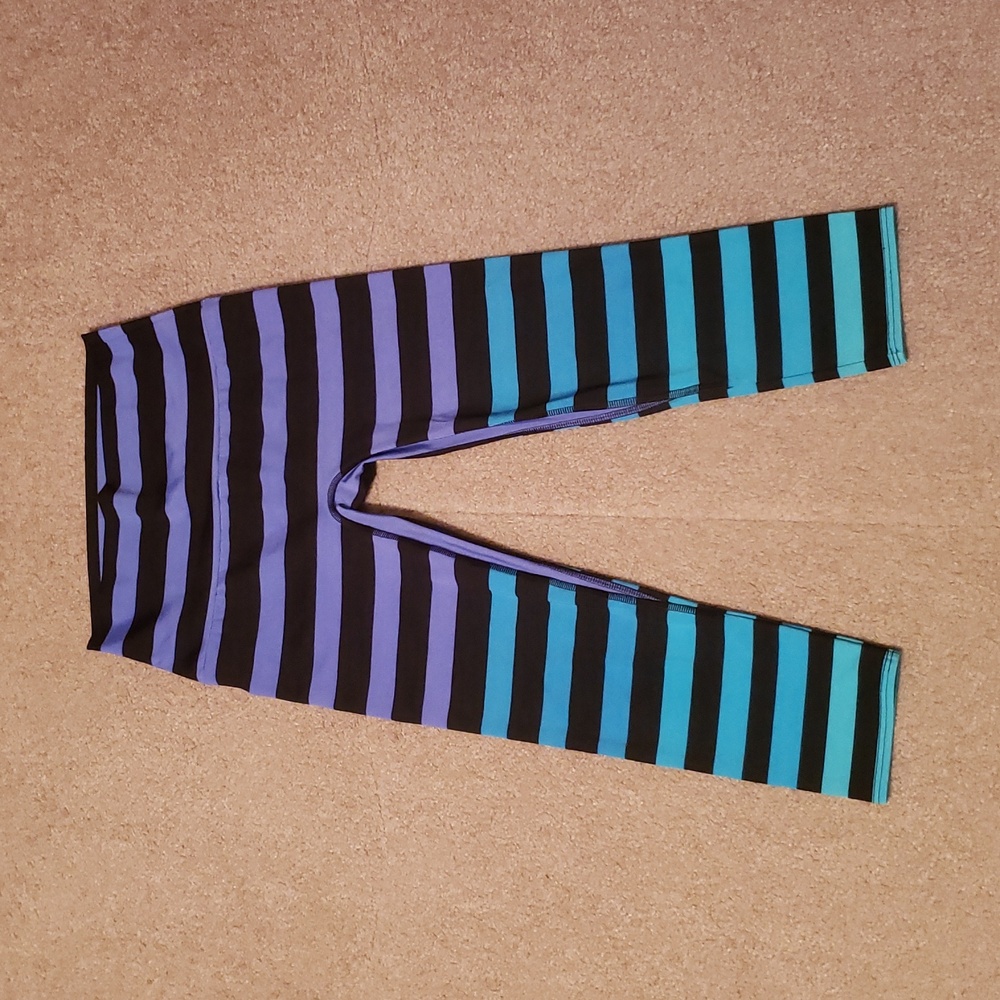 K-Deer Women's Alexis Stripe Capris
